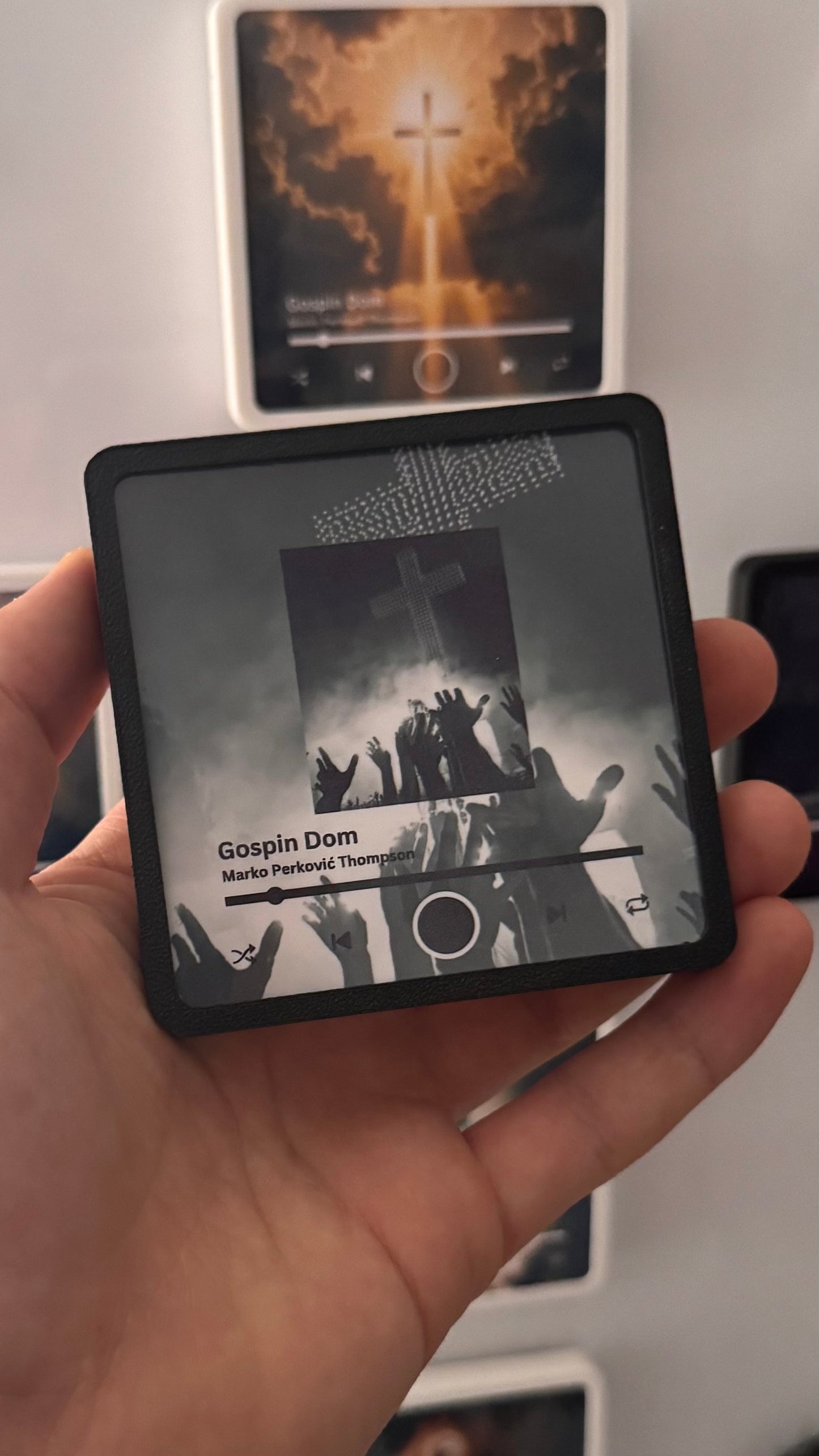 Slika "POVEZANI VJEROM" - Izaberi pjesmu